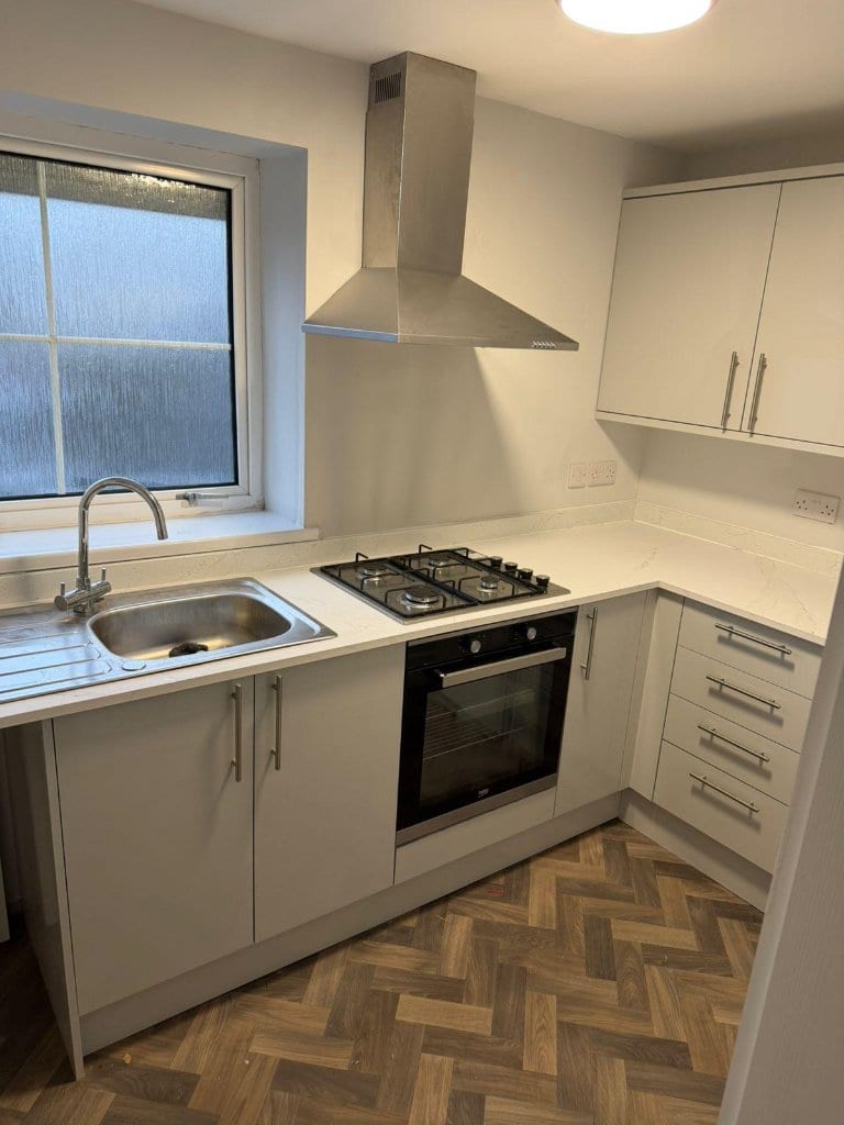 Walter Road – Kitchen with gas hob & oven
