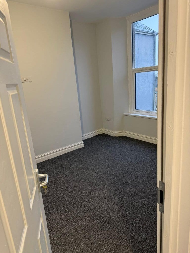 Walter Road – Bedroom with window